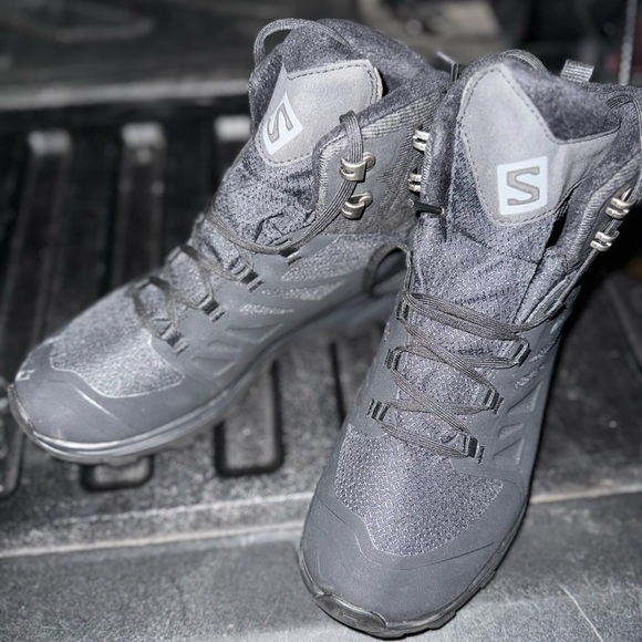 Salomon women’s boots 7.5 - Picture 2 of 5